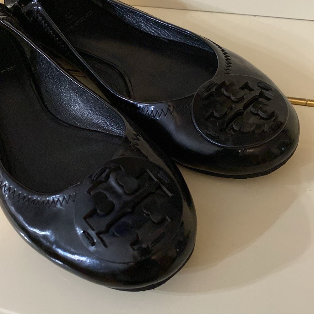 Tory Burch black patent leather ballet flats size 6 - Picture 2 of 8